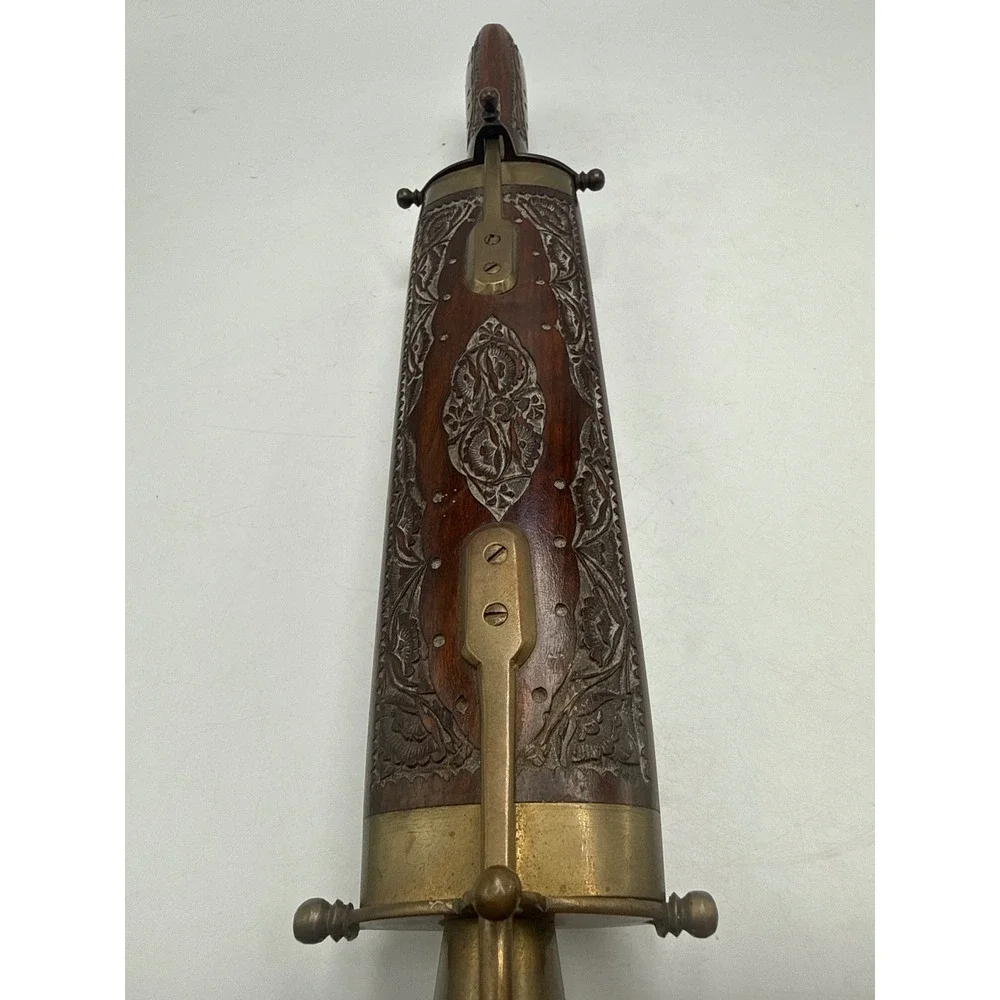 Unbranded vintage hand